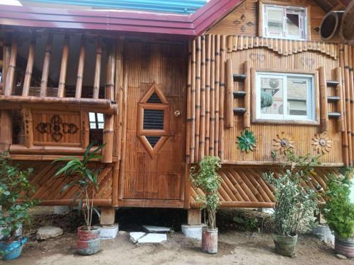 Aremen Transient, Nipa Hut with shared main houses bathroom