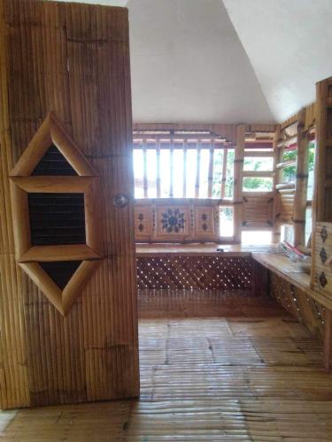 Aremen Transient, Nipa Hut with shared main houses bathroom