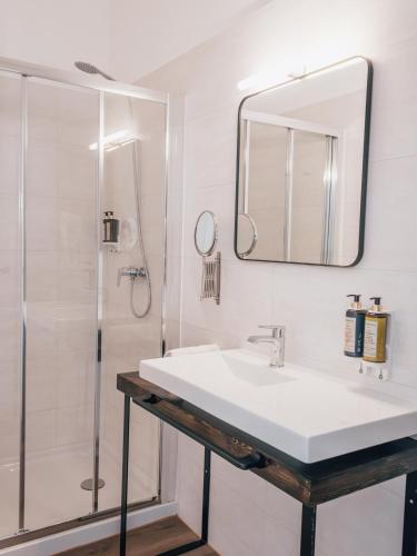 Well'Come To The Backyard House