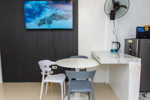 Affordable Up to 4 Pax Near Aqua Planet & Zoocobia