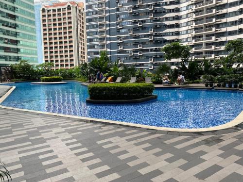 Cosmopolitan Comfort Makati 1 BR Wonder 300MB 2428 Internet