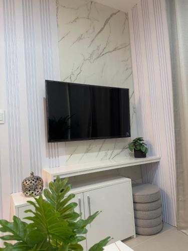 Alder - One Bedroom Condo Unit with Balcony