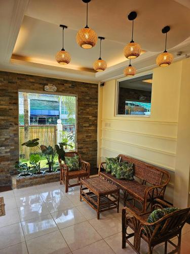 Adlaw Inn