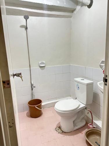 Home stay near at Vluna Medical Center Kalayaan Avenue, Philippine Heart Center, East Avenue Medical Hospital, Quezon City