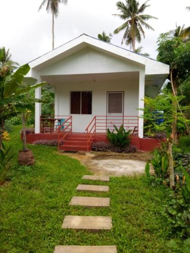 Bayay ni Nanay Bed & Breakfast in Magpupungko Beach Road