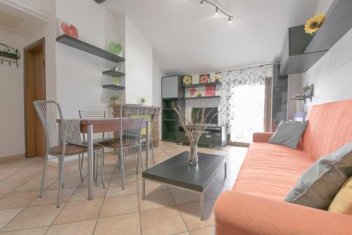 QUEEN HOME FUNO Centergross