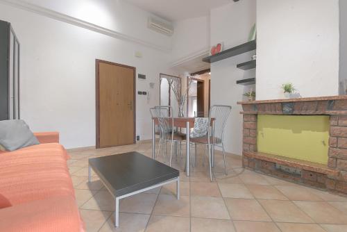 QUEEN HOME FUNO Centergross