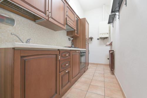 QUEEN HOME FUNO Centergross