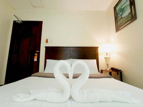 B&J Guest House And Tours