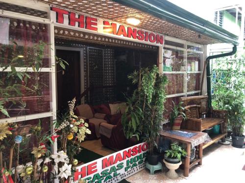 THE MANSION: 18 PAX BUDGET NEAR AIRPORT TERMINAL PASAY