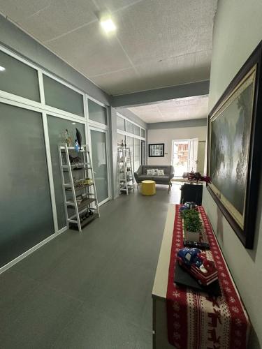 White House Cabin Cozy Retreat with Rustic Charm