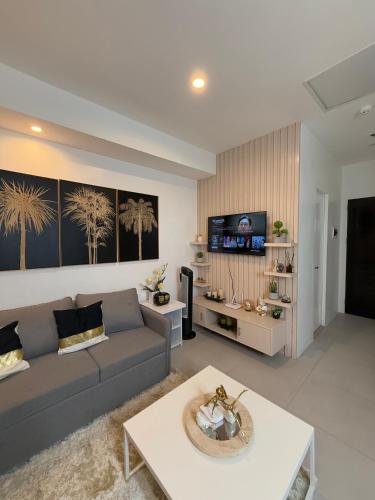 Lizzie - Studio Type Condo Unit