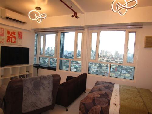 SM MEZZA 1 RESIDENCE Studio Room Gian Thyresse Crib