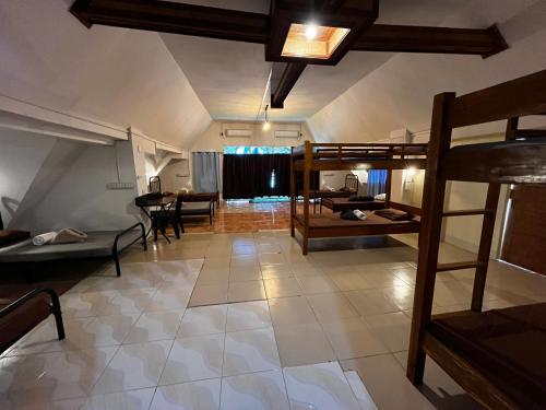 On Board Panglao Beach Hostel and Resort