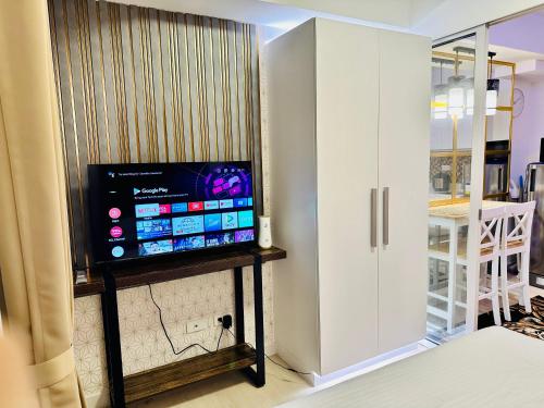 We Vibe, Azure Urban Resort Residences