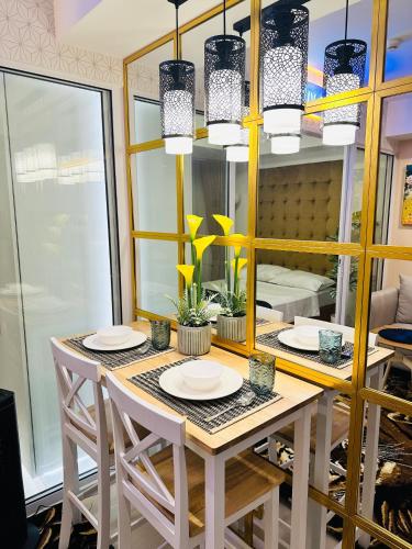 We Vibe, Azure Urban Resort Residences
