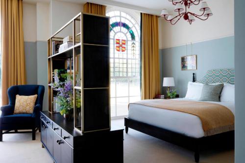 University Arms, Autograph Collection