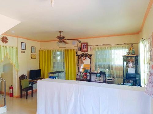 RedDoorz @ Garcia Hernandez Bohol