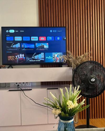 Cozy CondoVibe 2 BR Staycation near SM East Ortigas with Netflix