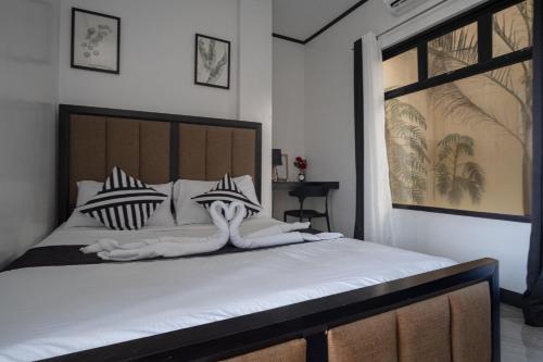 The Palms Resort & Bar