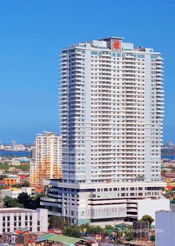 Cozy Condo with Pool & Gym Near Ayala Center