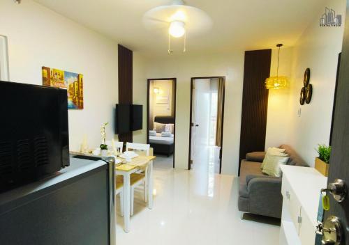 Palawan Luxury 2BR Condo with Pool, Gym & Parking - B1 5Kunzite