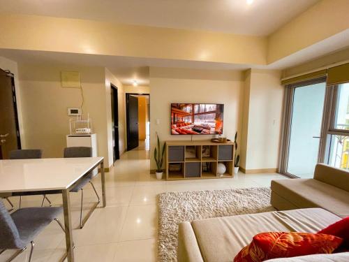 Exquisite 2BR Corner Suite with Sunset, Okada View