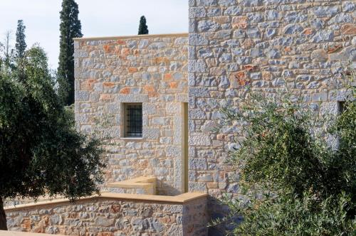 Nikoloudi Estate