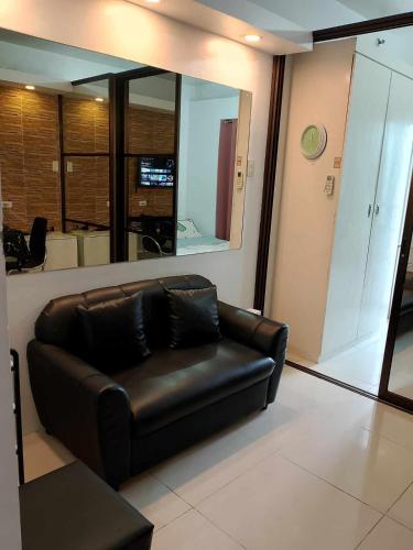 Affordable unit near MOA walking distance to picc