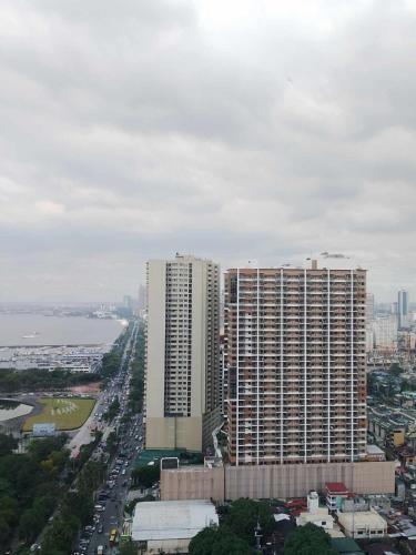 Affordable unit near MOA walking distance to picc