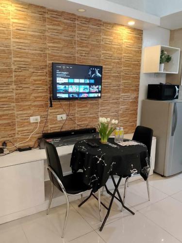 Affordable unit near MOA walking distance to picc