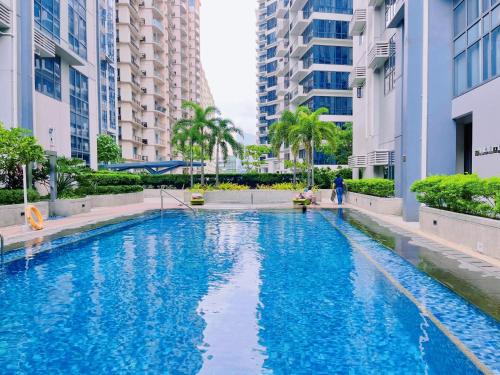 McKinley Studio, Walk to Venice Mall, Pool, 5G WiFi & Gym Access, Ste 14B