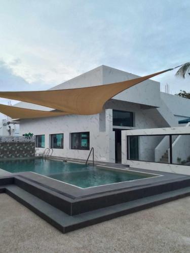 Cave Beach Resort