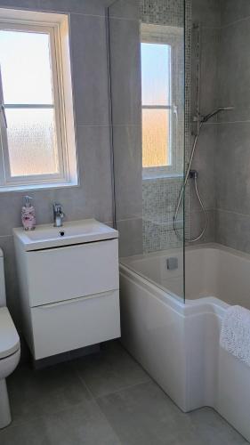 BIENVENUE in NEWHAVEN Luxury superking OR standard OR budget rooms