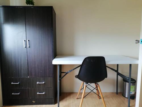 Private twin room for 2 with shared bathroom in boarding place - Cebu IT Park