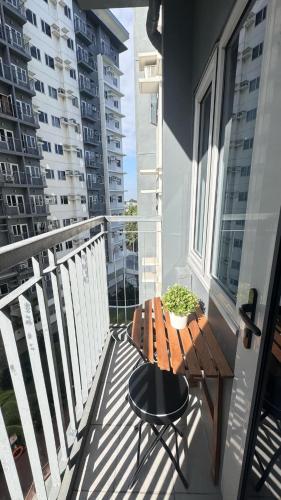 E&T Staycation 2BR Condo with Balcony at Vine Residences Novaliches
