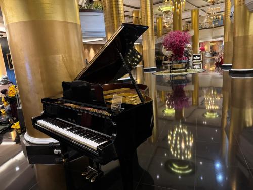 Large Family Groups in Air residence Makati Gym Swim Park 300 mbps