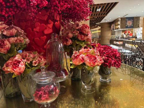 Large Family Groups in Air residence Makati Gym Swim Park 300 mbps