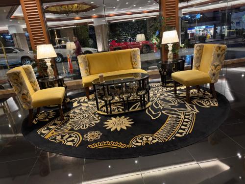 2 Bedroom Penthouse Air condo Makati Gym Swim Park 300 Mbps