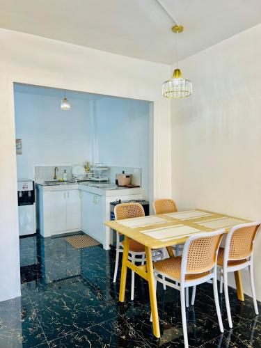 JOELYs Rest and Stay House 1 with WIFI TV NETFLIX and 2 AC rooms