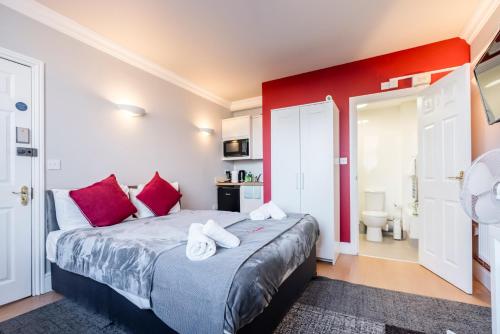 1 Riverside Apartments