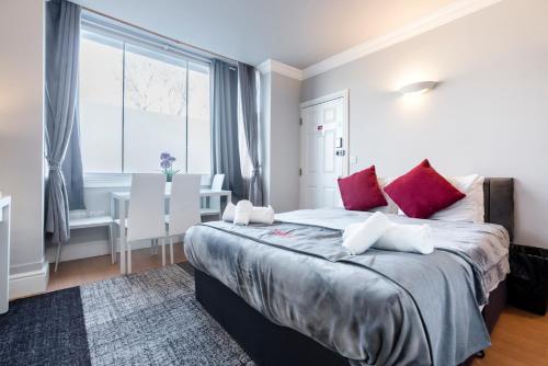 1 Riverside Apartments