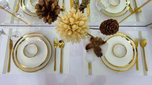 Stylish Condo at Shore 2 Residences near MOA & Airport