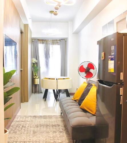 Stunning Suite with Balcony near MOA