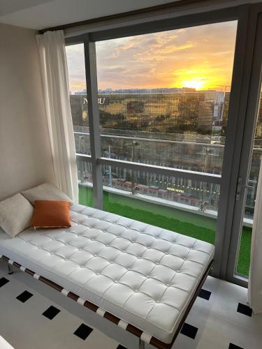 Luxury Penthouse & High-Floor Hotel near City of Dreams, Casino, and Airport