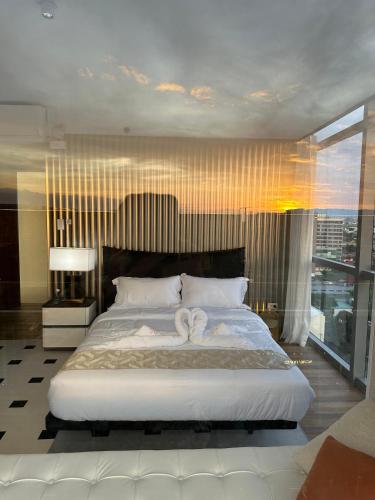 Luxury Penthouse & High-Floor Hotel near City of Dreams, Casino, and Airport