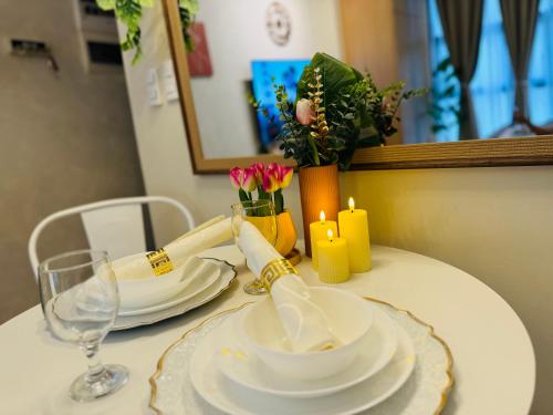 Staycation in viceroy mckinley near venice grand canal