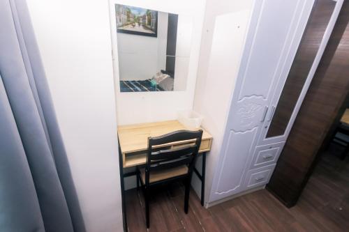 Cozy Crash Pad B Laughter friendly Makati 2271 Gym Swim Park 300