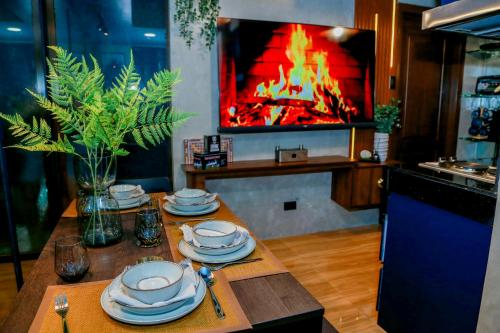 Azure Urban Resort Staycation by Solace Peak 2 bedrooms