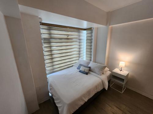 1BR Condo w Balcony near NAIA, Casino, Newport